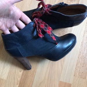 Lucky Penny Navy Leather and Suede Booties size 7B